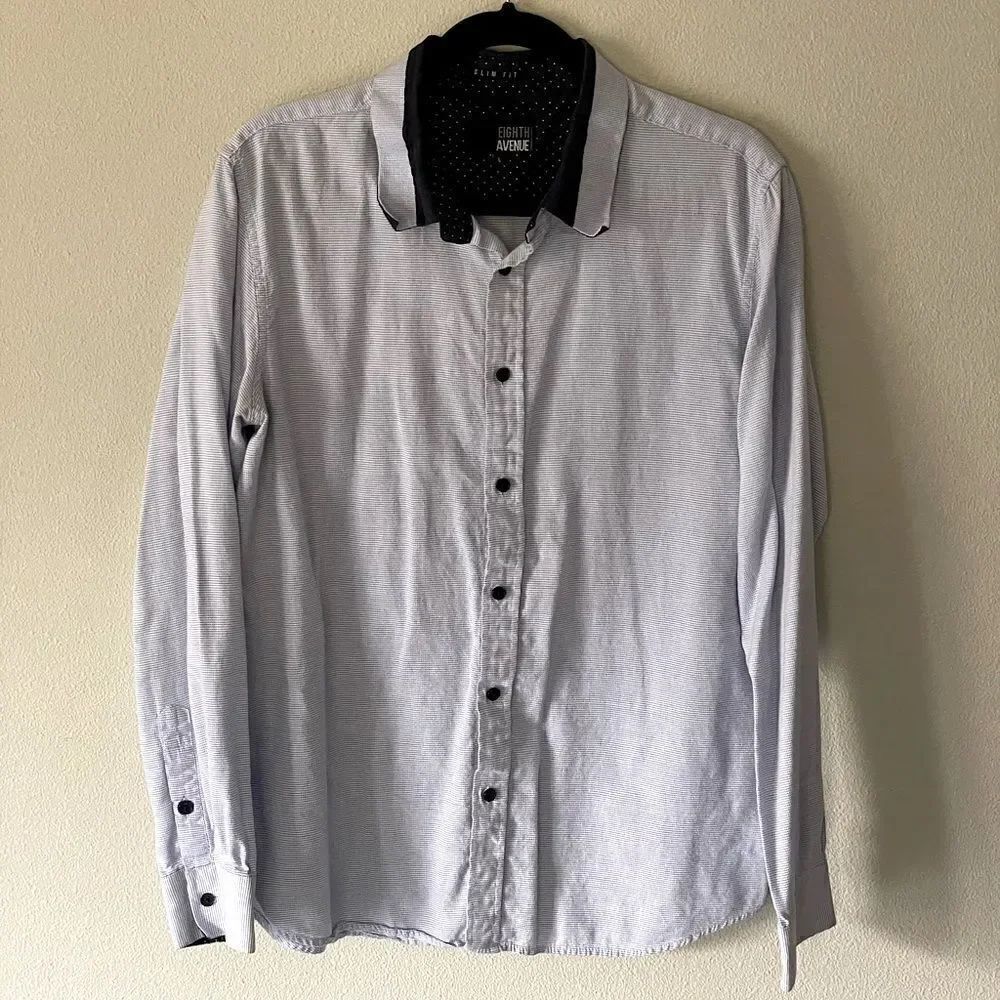 Eighth Ave. Slim Fit, Light Blue Mens Botton Down Dress Shirt. Size Large.